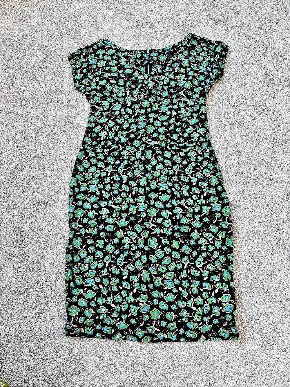 Tatyana Floral midi pencil Dress in Black & Green Size Large button key hole